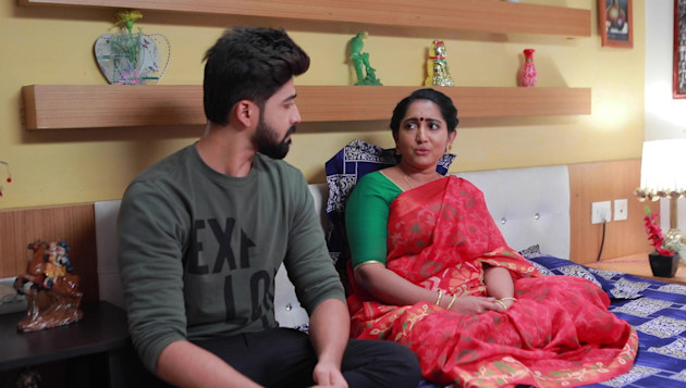 Kaatrukkenna Veli 6th April 2023 Surya Cares for Sarada Episode 658